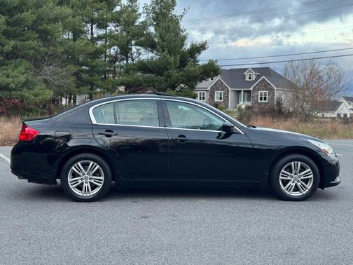 2011 INFINITI G37x Base