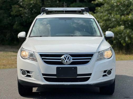 2010 Volkswagen Tiguan 2.0T Wolfsburg Edition