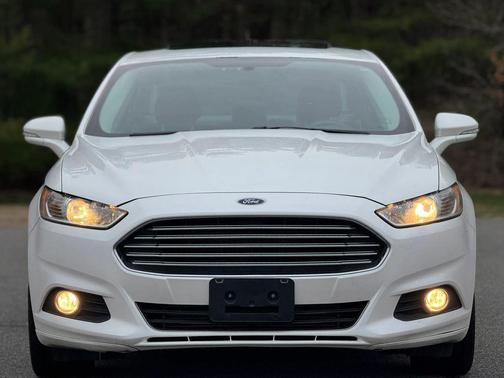 White 2013 Ford Fusion SE