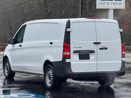 2022 Mercedes-Benz Metris Base
