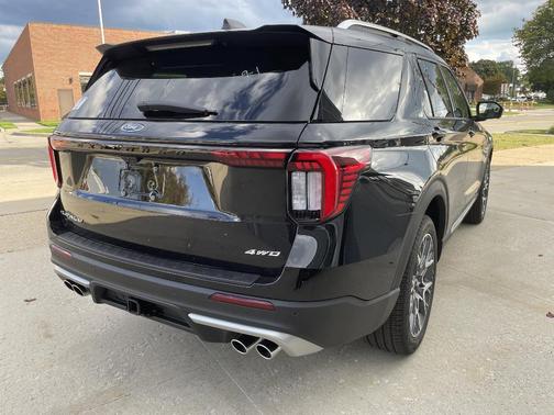 2025 Ford Explorer Platinum
