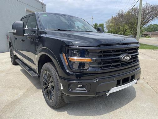 Agate Black Metallic 2026 Ford F-150 XLT