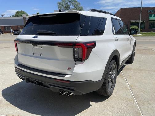 Star White 2026 Ford Explorer ST
