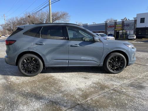 2026 Ford Escape ST-Line Elite