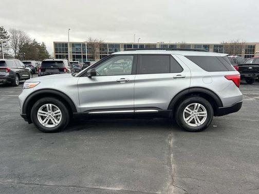 Iconic Silver Metallic 2024 Ford Explorer XLT