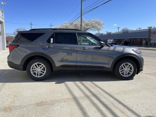 Carbonized Gray Metallic 2026 Ford Explorer Active