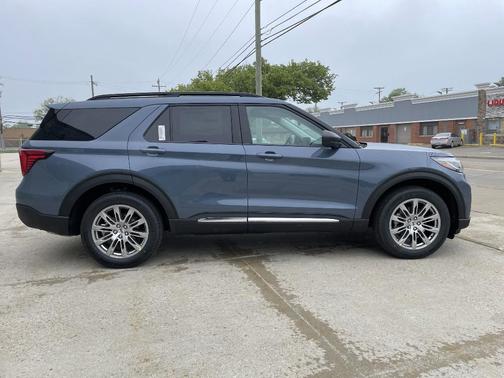 2025 Ford Explorer Active