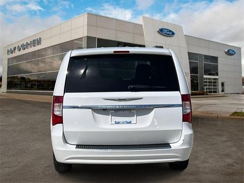 2015 Chrysler Town & Country Touring