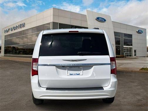 2015 Chrysler Town & Country Touring