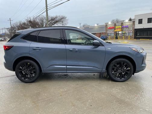 2026 Ford Escape ST-Line Elite