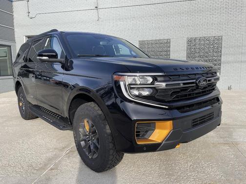 Agate Black Metallic 2026 Ford Expedition Tremor