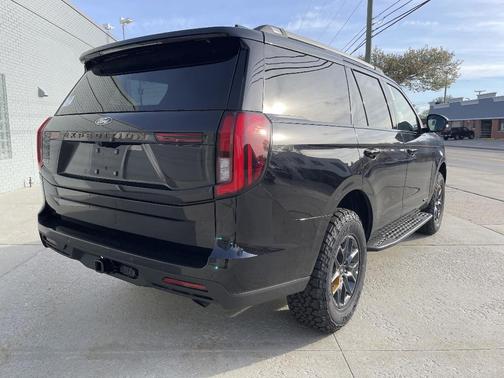 Agate Black Metallic 2026 Ford Expedition Tremor