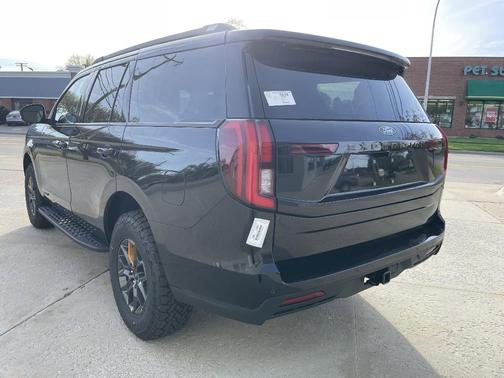 Agate Black Metallic 2026 Ford Expedition Tremor