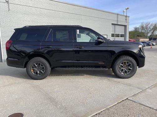 Agate Black Metallic 2026 Ford Expedition Tremor