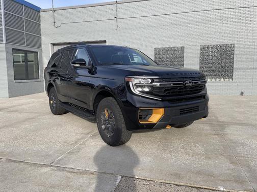 Agate Black Metallic 2026 Ford Expedition Tremor