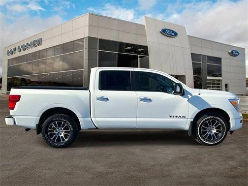 2021 Nissan Titan SV