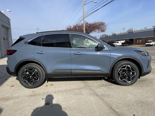 2026 Ford Escape Platinum