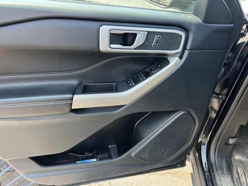 Agate Black Metallic 2022 Ford Explorer XLT