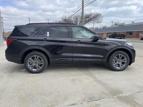 Agate Black Metallic 2026 Ford Explorer Active