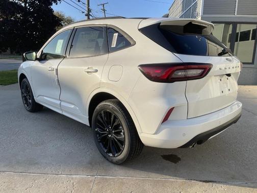 2025 Ford Escape ST-Line Elite