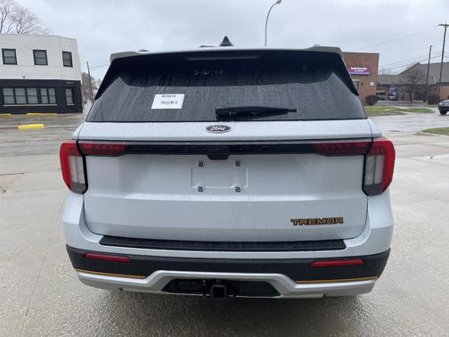 Space White Metallic 2026 Ford Explorer Tremor
