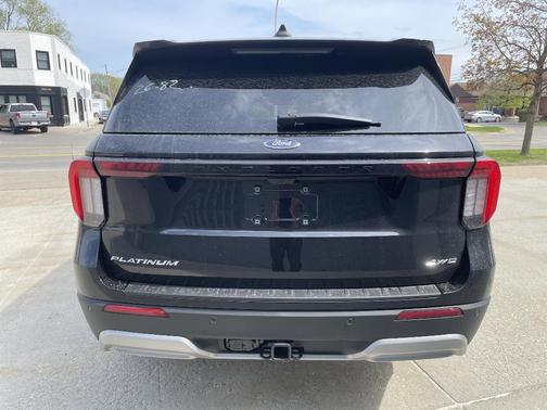Agate Black Metallic 2026 Ford Explorer Platinum