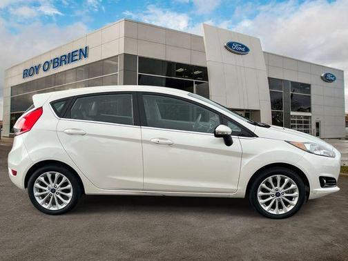White Platinum Clearcoat Metallic 2018 Ford Fiesta Titanium