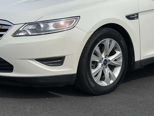 White Suede 2010 Ford Taurus SEL