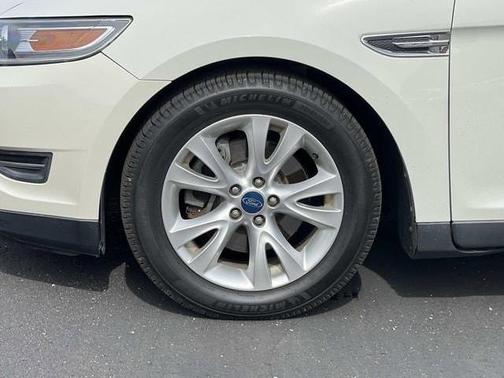 White Suede 2010 Ford Taurus SEL