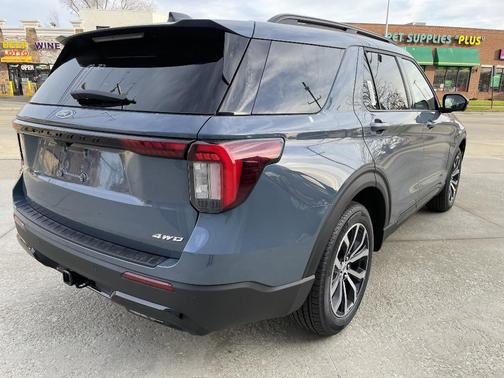 2026 Ford Explorer ST-Line