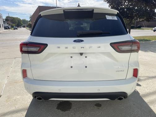 2025 Ford Escape ST-Line Elite