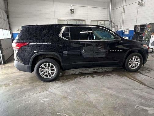 Mosaic Black Metallic 2021 Chevrolet Traverse LS