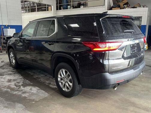 Mosaic Black Metallic 2021 Chevrolet Traverse LS