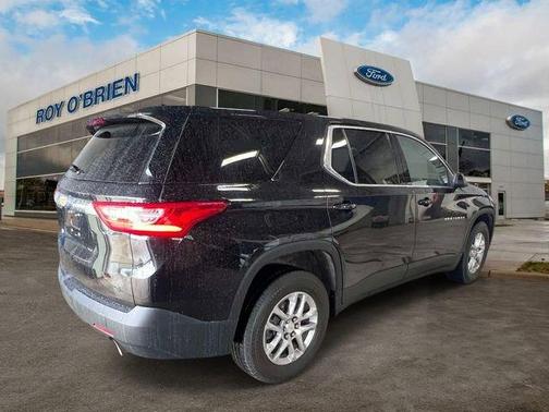 Mosaic Black Metallic 2021 Chevrolet Traverse LS
