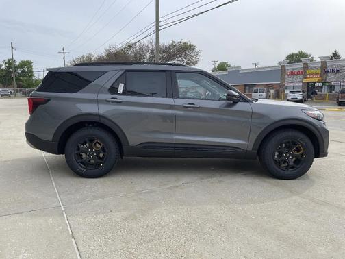 Carbonized Gray Metallic 2026 Ford Explorer Tremor