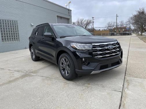 Agate Black Metallic 2026 Ford Explorer Active