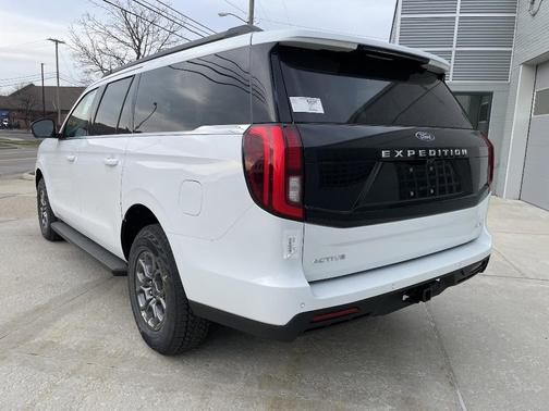 Oxford White 2026 Ford Expedition Max Active