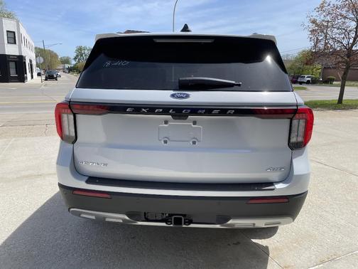 Space White Metallic 2026 Ford Explorer Active