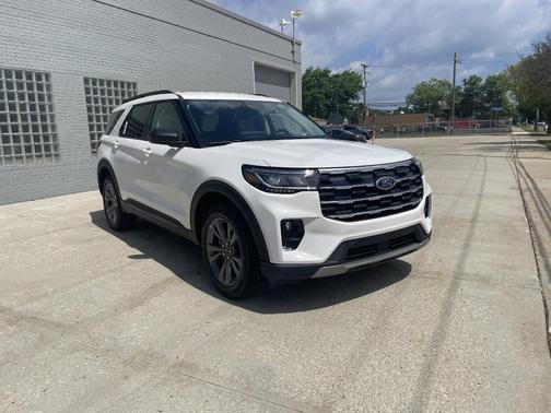 Star White 2026 Ford Explorer Active