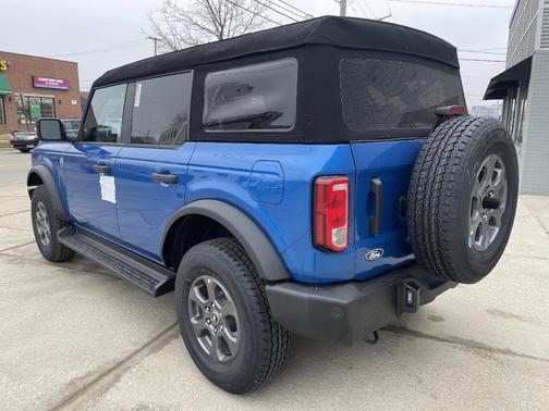 Velocity Blue Metallic 2026 Ford Bronco Big Bend