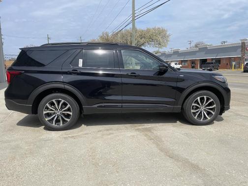 Agate Black Metallic 2026 Ford Explorer ST-Line