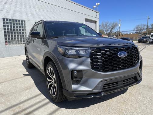 Carbonized Gray Metallic 2026 Ford Explorer ST-Line