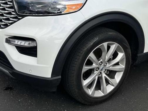 Star White 2023 Ford Explorer Platinum