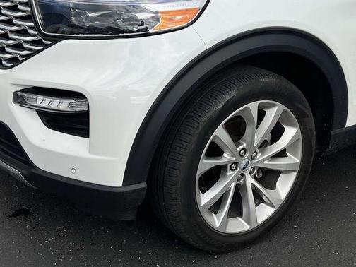 Star White 2023 Ford Explorer Platinum