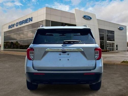 Iconic Silver Metallic 2024 Ford Explorer XLT