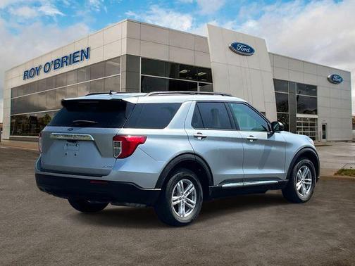 Iconic Silver Metallic 2024 Ford Explorer XLT
