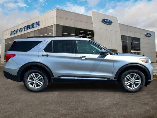 Iconic Silver Metallic 2024 Ford Explorer XLT