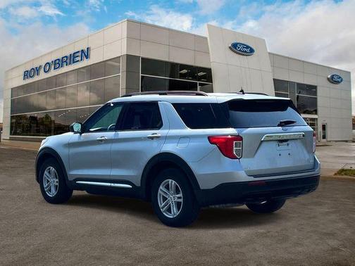 Iconic Silver Metallic 2024 Ford Explorer XLT