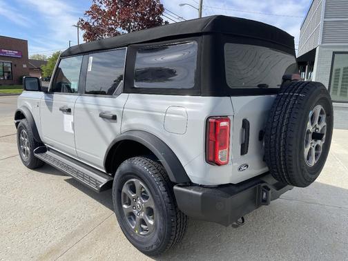 Avalanche Gray 2026 Ford Bronco Big Bend