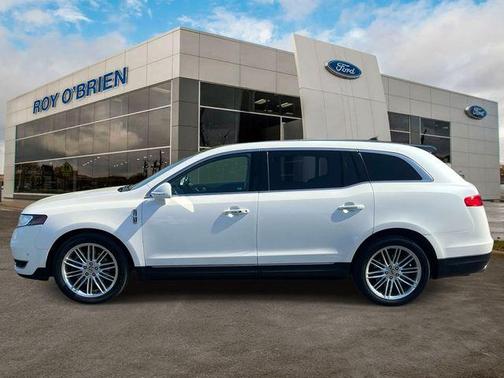White Platinum 2018 Lincoln MKT Reserve